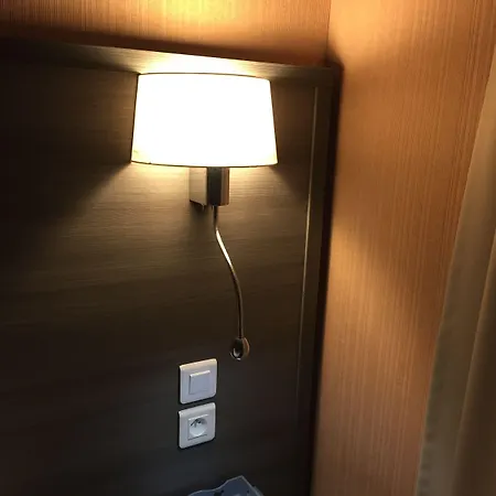 Hotel De L'avenue Tarbes