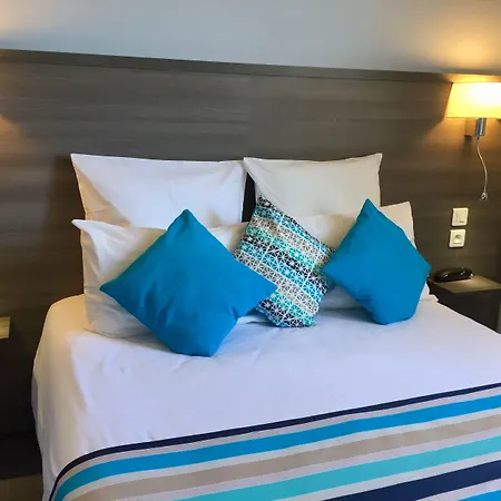 De L'avenue فندق تارْب