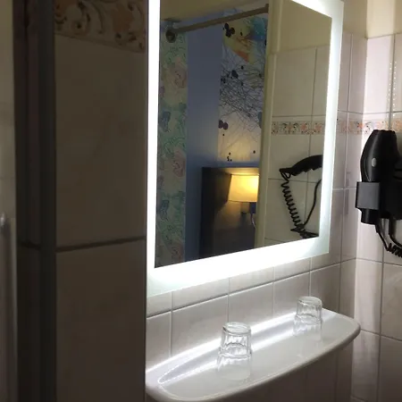 De L'avenue فندق