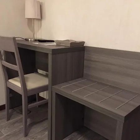 Hotel De L'avenue Tarbes