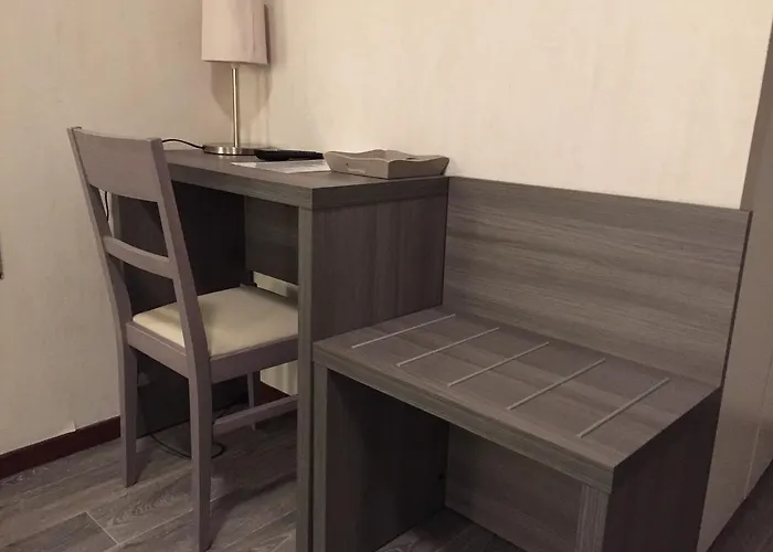 호텔 De L'avenue 타르브